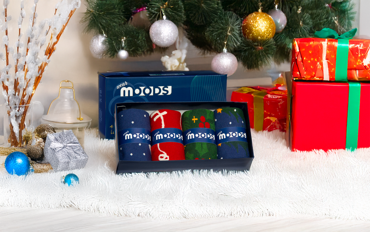 Christmas Mood gift box under the tree
